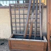 Fioriera in legno con grigliato