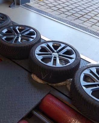 Ruote in lega 18 pollici originali Audi