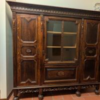 credenza antica in legno massiccio