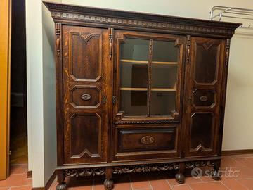 credenza antica in legno massiccio