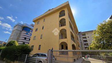 3 LOCALI A RENDE