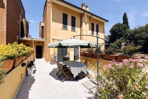 VILLA A SCHIERA A MONTE PORZIO CATONE