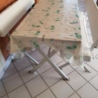 tavolo e panche in legno