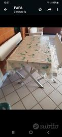 tavolo e panche in legno