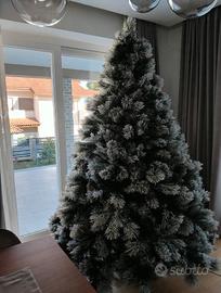 albero di natale innevato 