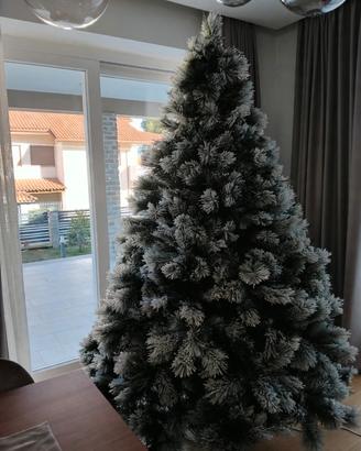 albero di natale innevato 