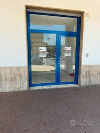 Locale commerciale centralinissimo piazza umberto