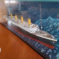 modello Titanic con teca