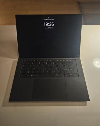 Computer portatile Dell XPS 9520, i7, 32GB/1TB