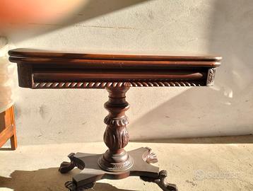 Tavolino d'antiquariato