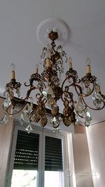 Lampadario classico in stile antico con cristalli