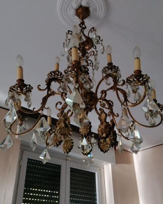 Lampadario classico in stile antico con cristalli