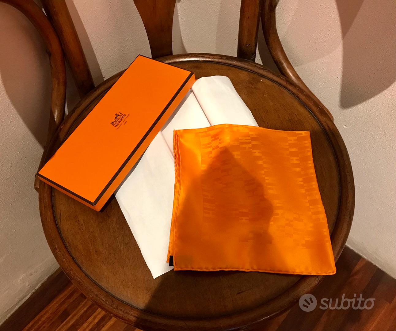 HERMES Foulard pochette uomo arancio Abbigliamento e Accessori