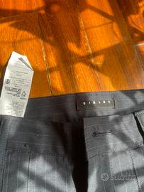 Pantaloni modello capri