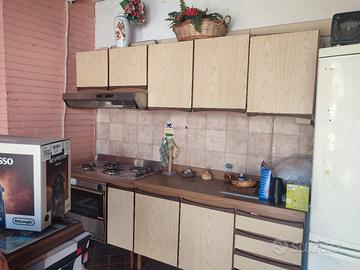 cucina tavolo e sedie