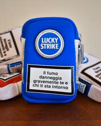 Custodia morbida blu Lucky Strike gadget da collez