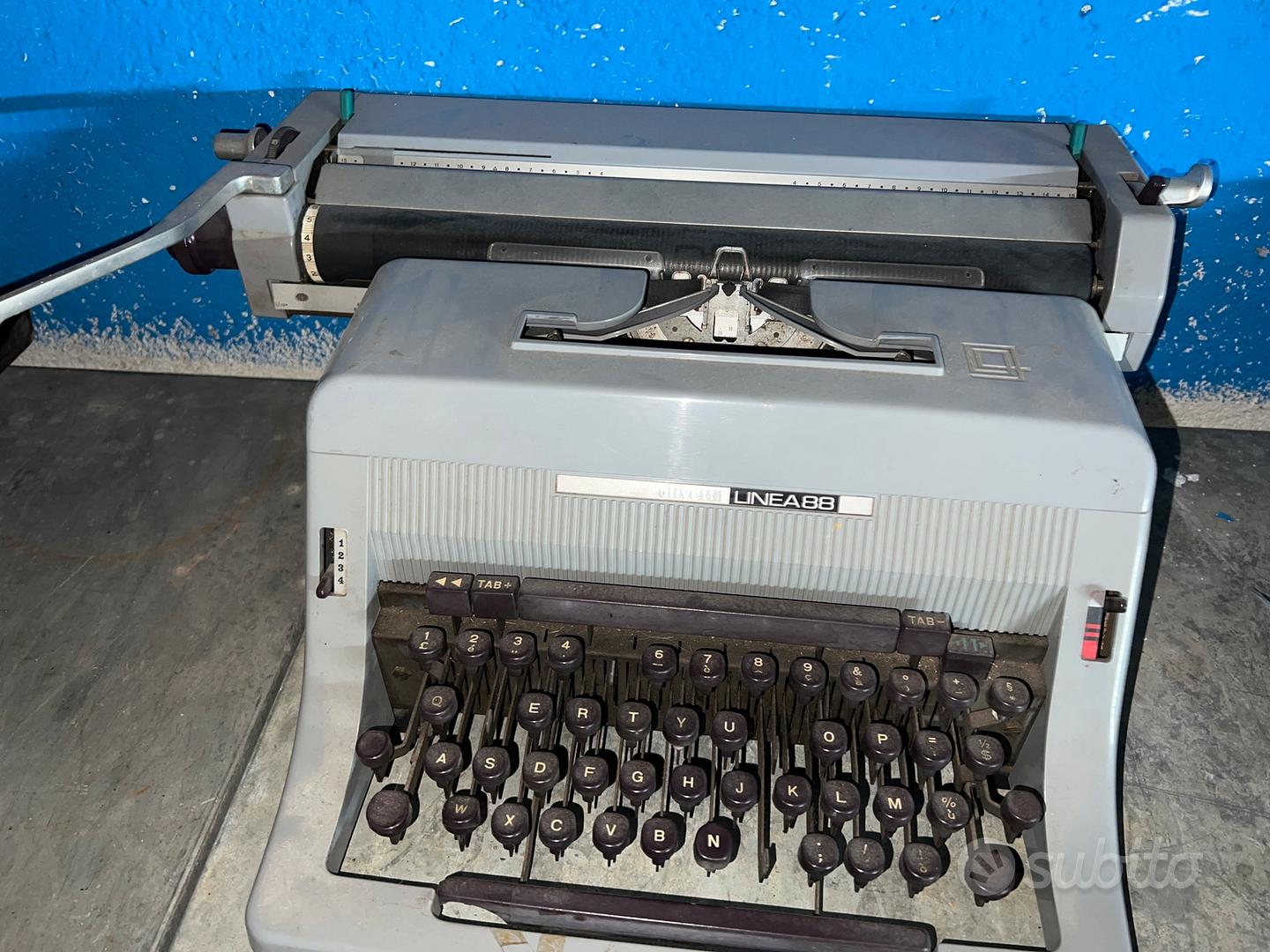 Macchina da scrivere olivetti linea 88 - Collezionismo In vendita a Bergamo