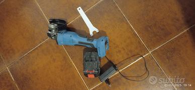 Smerigliatrice angolare a batteria 