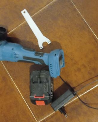 Smerigliatrice angolare a batteria 