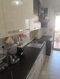 Cucina, letto matrimoniale contenitore e fr