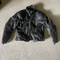 Giacca e pantaloni moto Dainese in pelle