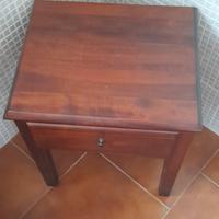 Comodino sgabello tavolino con cassetto