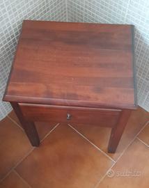 Comodino sgabello tavolino con cassetto