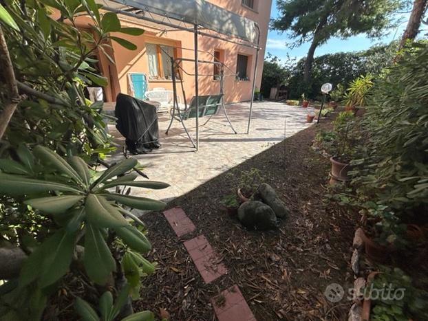 Appartamento con giardino a palombina