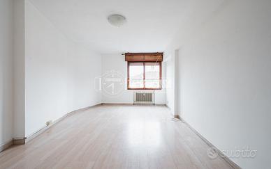 Appartamento di ampie metrature al terzo piano con