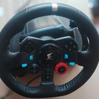 Logitech G29 con H cambio.