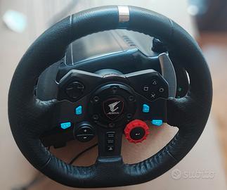 Logitech G29 con H cambio.