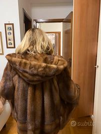 Pelliccia di visone con cappuccio