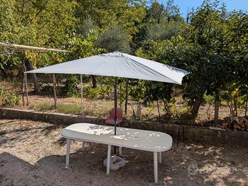 Tavolo da giardino + ombrellone