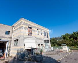 MONOLOCALE CON TERRAZZO VISTA LAGO E BOX INCLUSO N