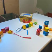 “Perle” di legno colorate da infilare…