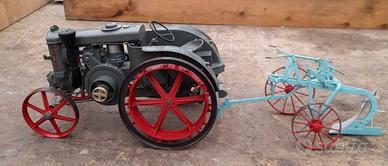 Trattore Landini con aratro (Hachette fascicoli)