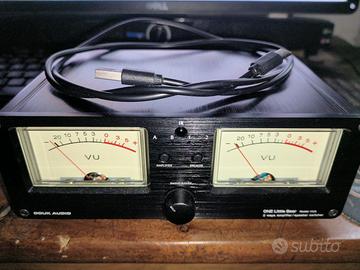 Doppio VU meter analogico 