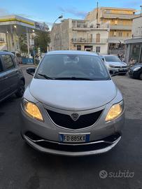 Lancia Ypsilon 0.9 TwinAir 85 CV 5 porte Metano Ec