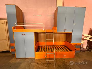 Cameretta a ponte con soppalco azzurra/arancione