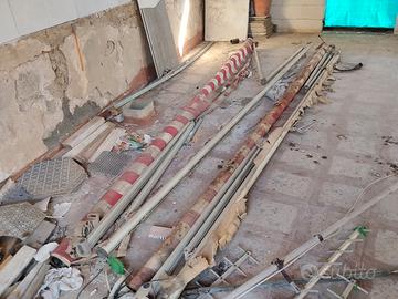 due strutture per tende da 3 metri 