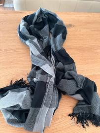 Sciarpa pashmina a quadretti neri