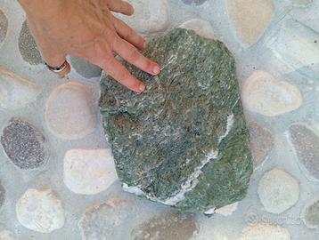 Pietre grandi naturali da giardino o rivestimento