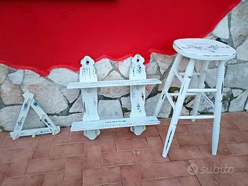 sgabello mensola e appendi tazzine 