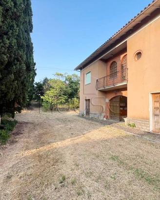 Appartamento di 250 m² con 5 locali e box auto a A