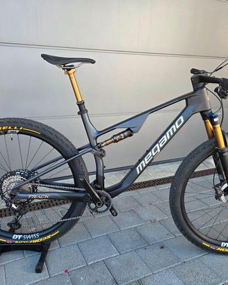 Megamo Track 04 2025 con misuratore di potenza