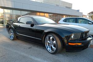 mustang 4.6 V8 manuale