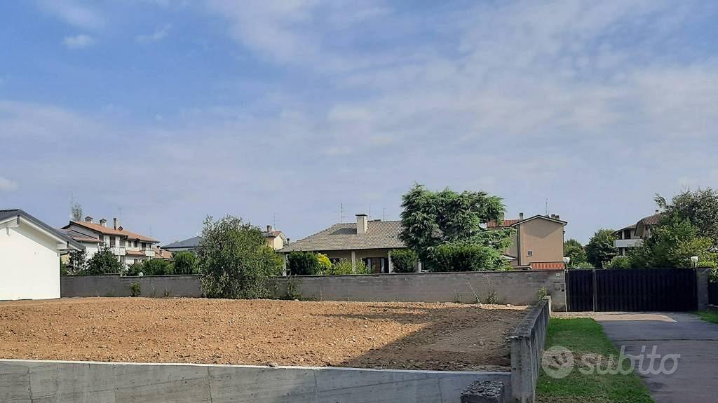 Terreno di 650 m² a Cogliate - Vista 2