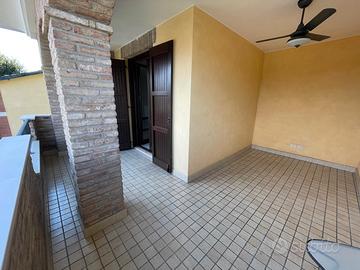 Arredato su due livelli con terrazzo e garage