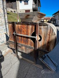 Antica Trebbiatrice  in legno di larice
