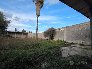 Castelvetrano locale 180 mq con terreno di 2800 mq